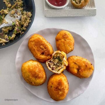 Crispy chicken bread balls served with fresh dipping sauce, perfect for snacks or appetizers.
