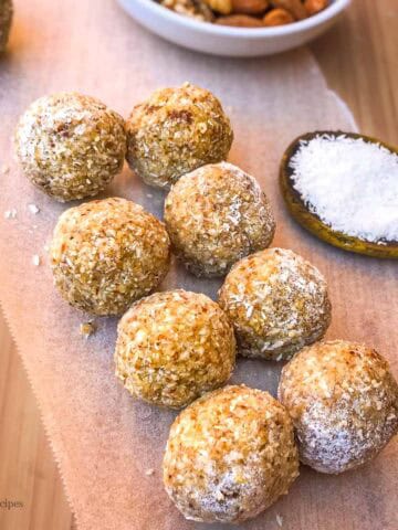 Dry fruit balls with coconut.