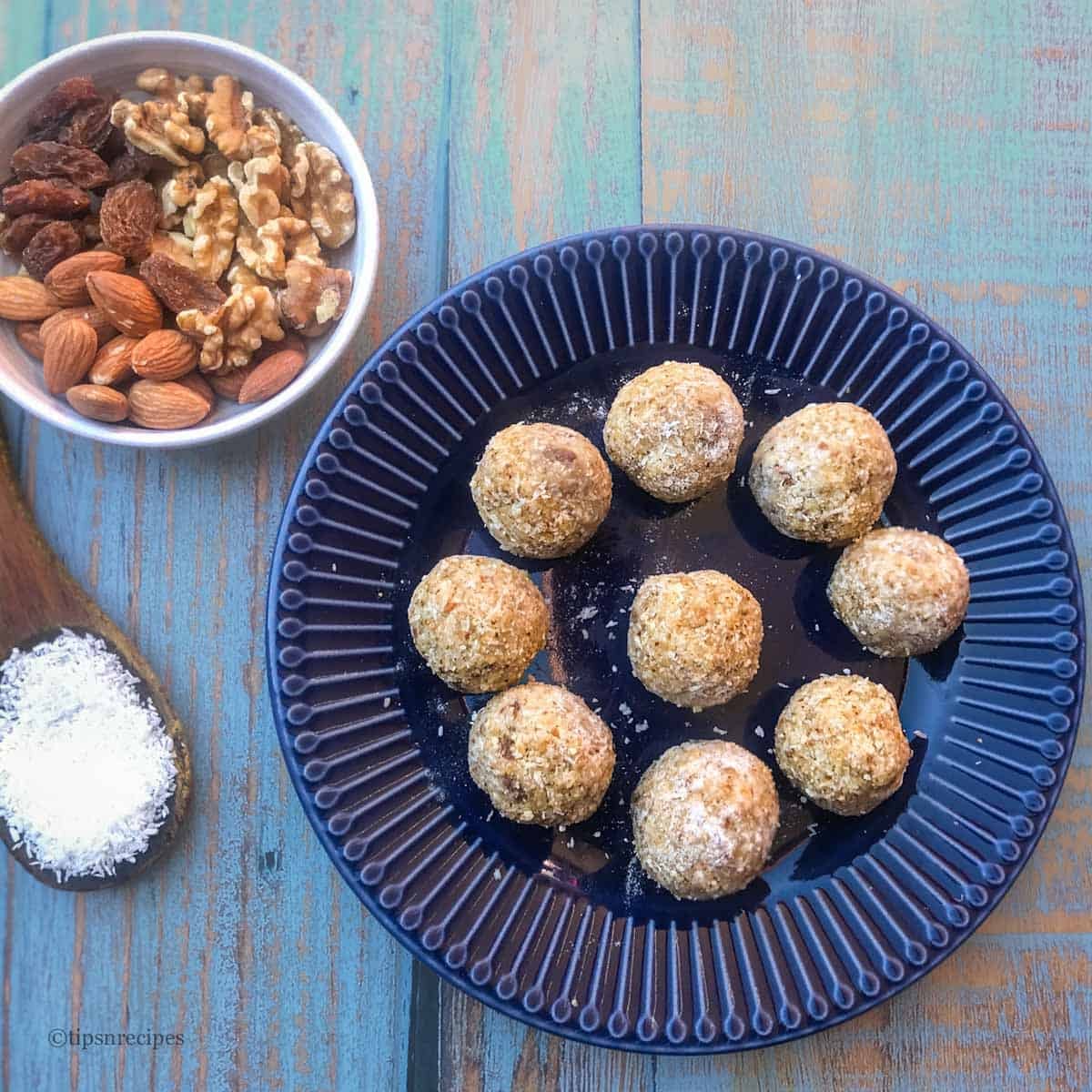 Dry druit balls arraged on a plate.